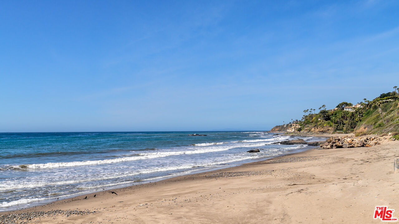 Malibu, California, 90265, United States, 4 Bedrooms Bedrooms, ,5 BathroomsBathrooms,Residential,For Sale,1897741