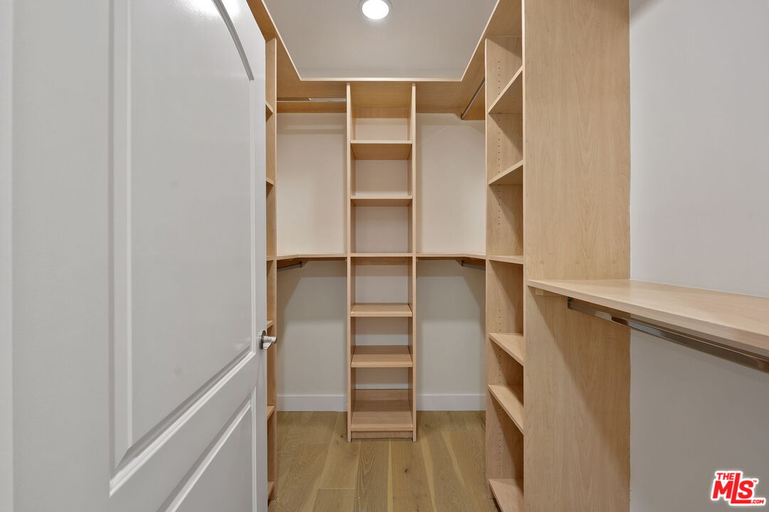 Los Angeles, California, 90025, United States, 3 Bedrooms Bedrooms, ,3 BathroomsBathrooms,Residential,For Sale,1939607