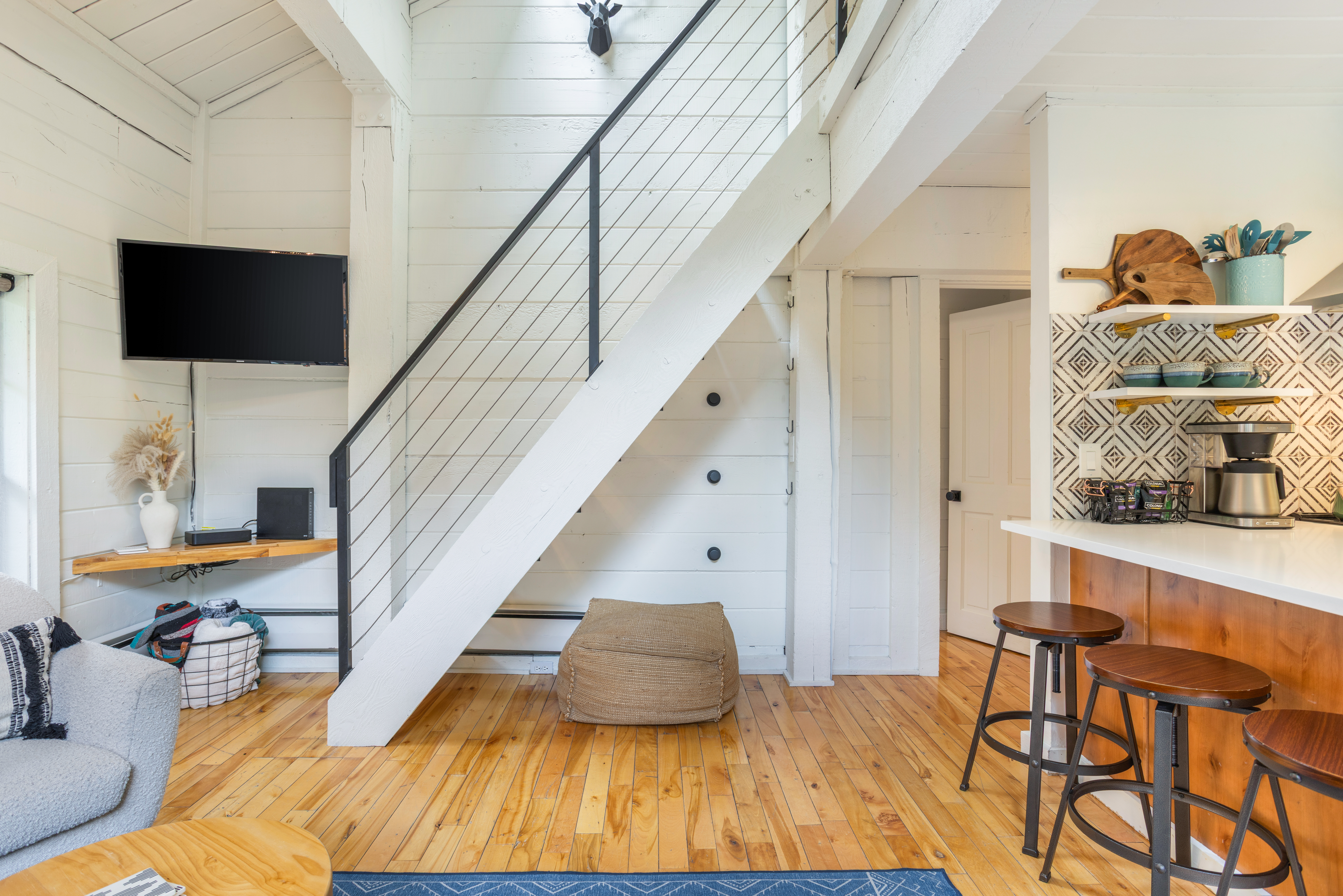  Inviting Top-floor End-unit Residence with Abundant Natural Light - 物件實景