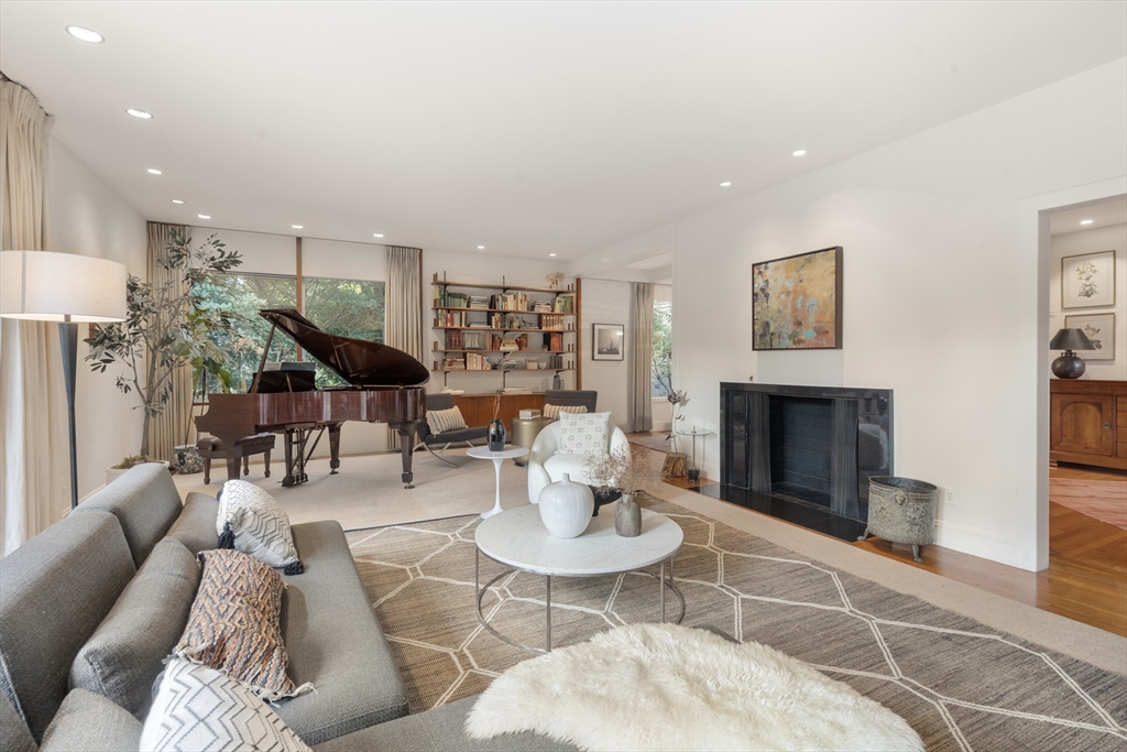 Cambridge, Massachusetts, 02138, United States, 6 Bedrooms Bedrooms, ,4 BathroomsBathrooms,Residential,For Sale,1957179