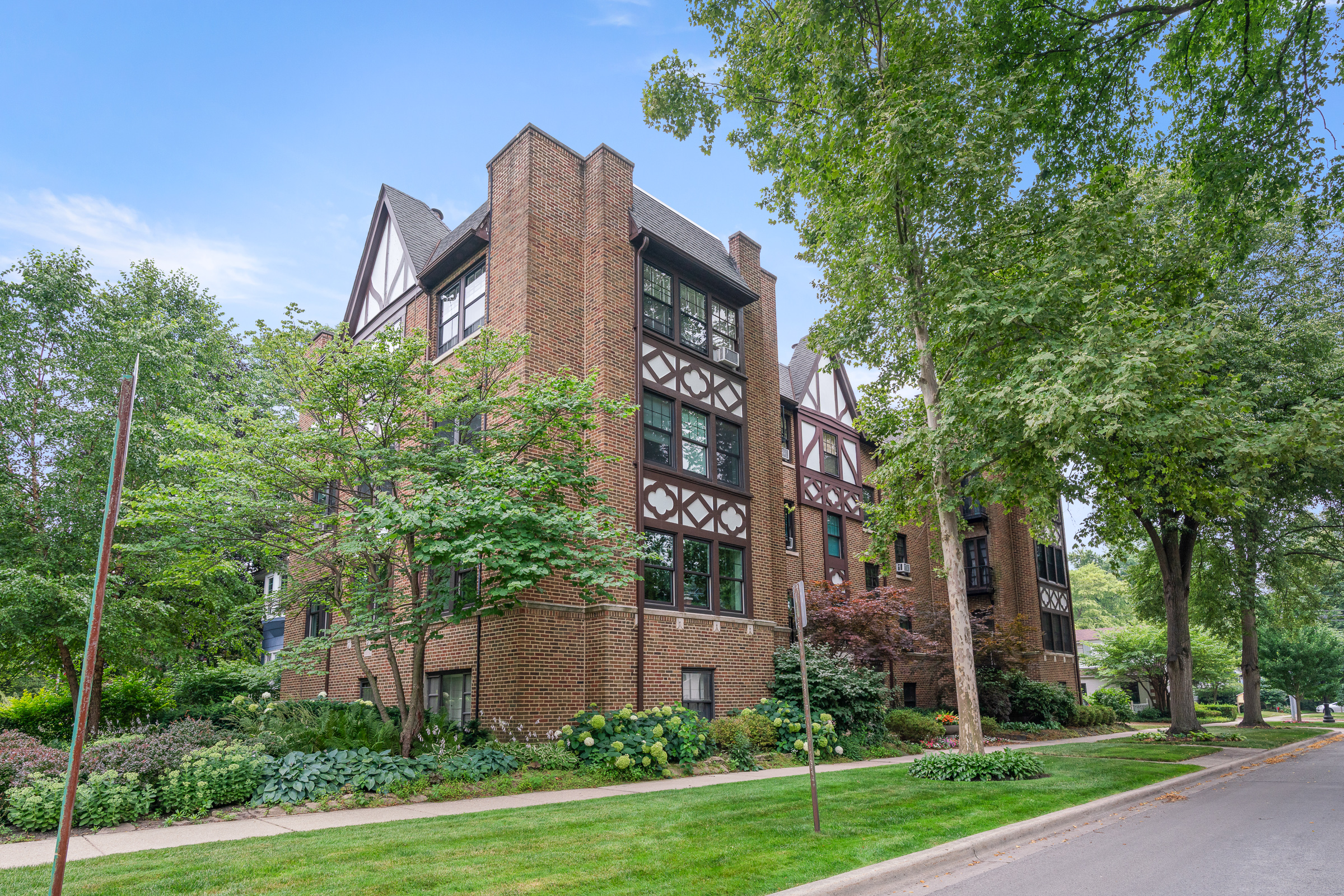  Timeless Architectural Details That Make Evanston