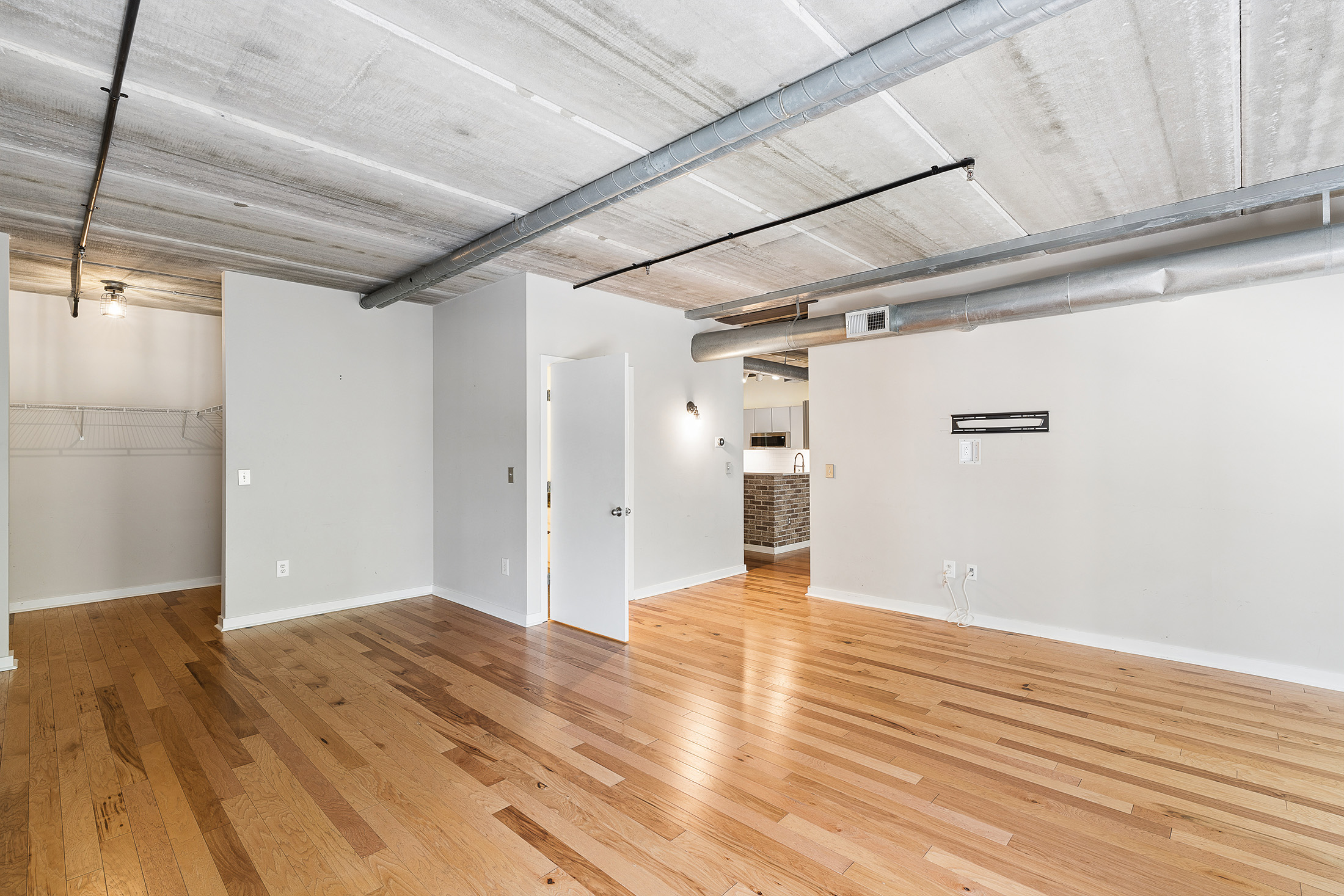  Spacious Heart-of-Midtown Condo - 物件實景