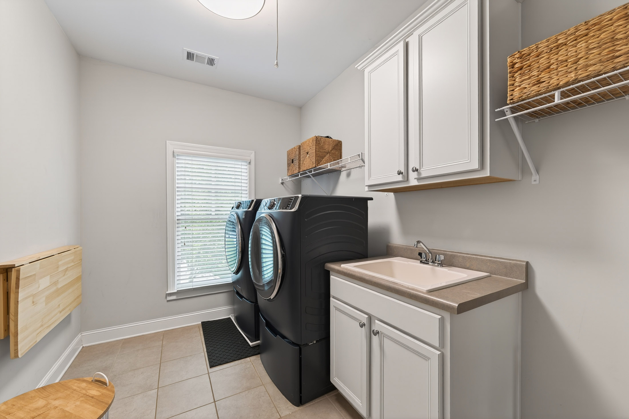  Nestled on a Quiet Cul-De-Sac Lot and Backing Directly to Birmingham Park - 物件實景