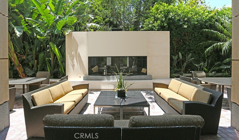 Los Angeles, California, 90024, United States, 2 Bedrooms Bedrooms, ,3 BathroomsBathrooms,Residential,For Sale,1829595