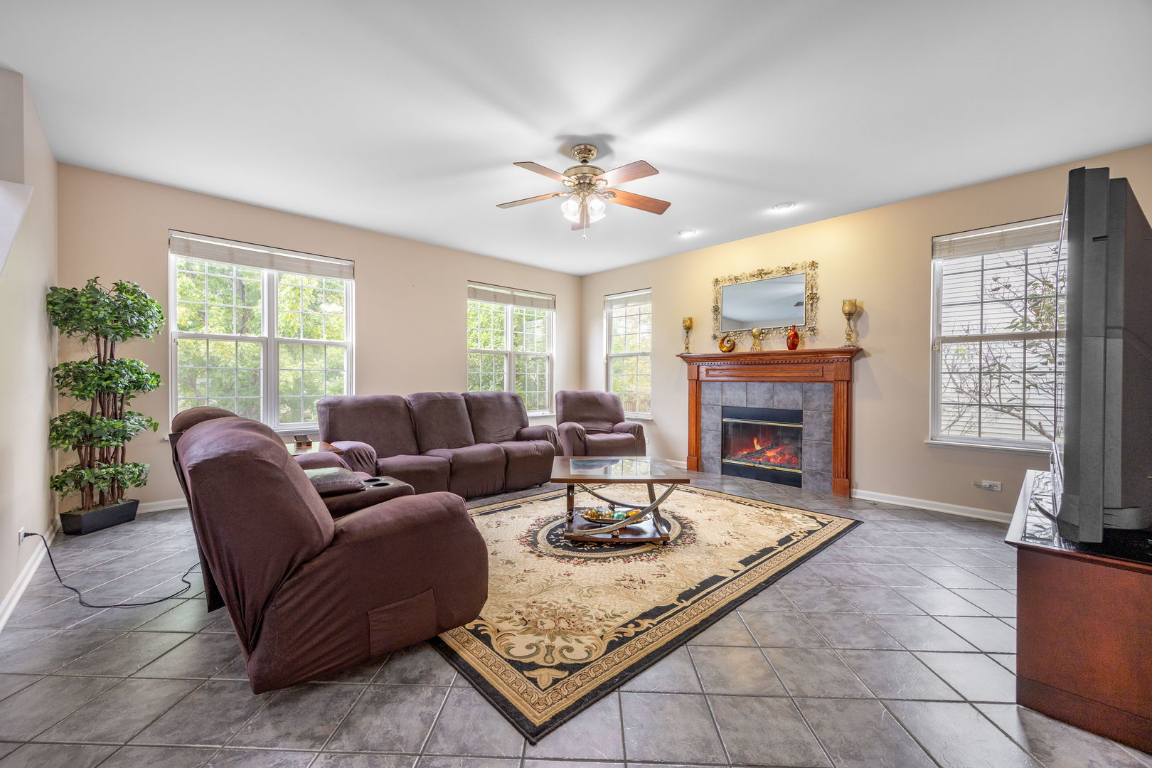 Aurora, Illinois, 60503, United States, 4 Bedrooms Bedrooms, ,4 BathroomsBathrooms,Residential,For Sale,1970243