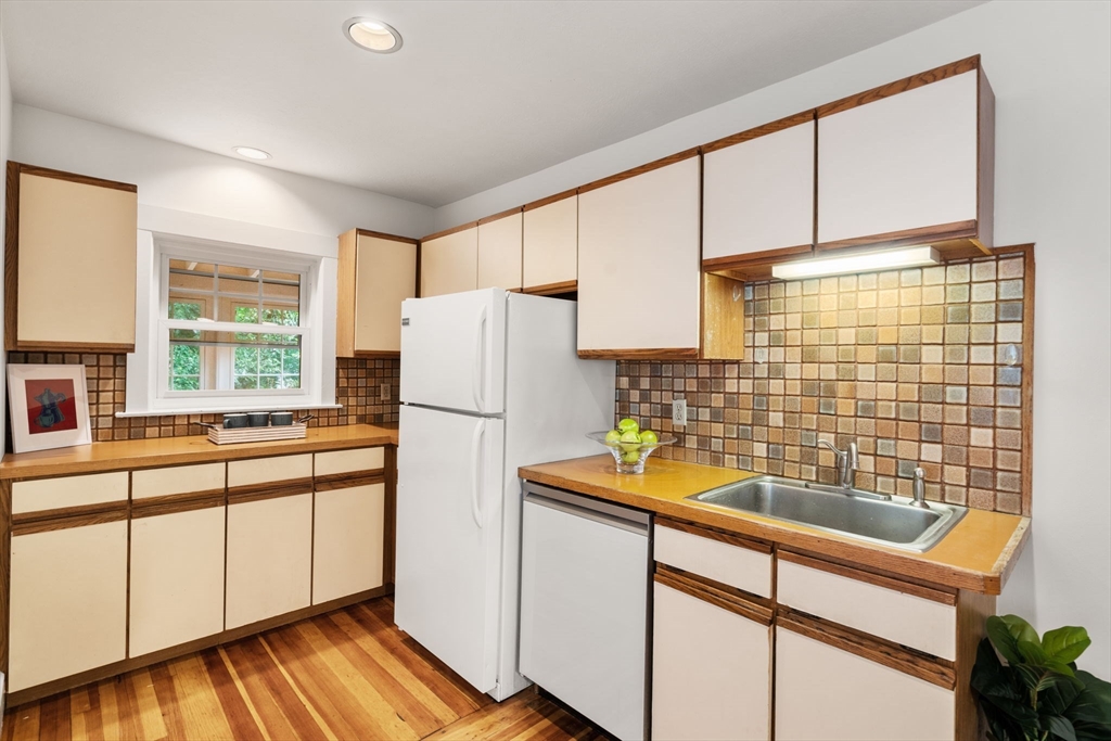Brookline, Massachusetts, 02446, United States, 3 Bedrooms Bedrooms, ,2 BathroomsBathrooms,Residential,For Sale,1942016