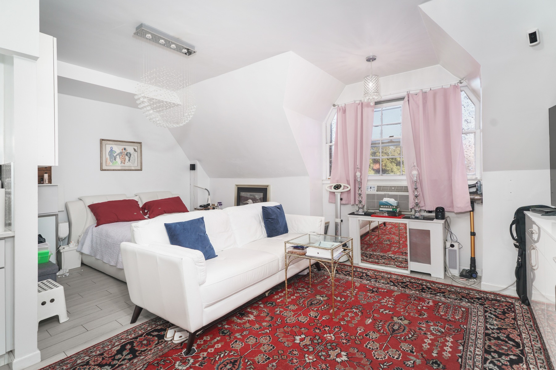  ?BEAUTIFULLY RENOVATED SPACIOUS STUDIO IN PRIME LOCATION? - 物件實景