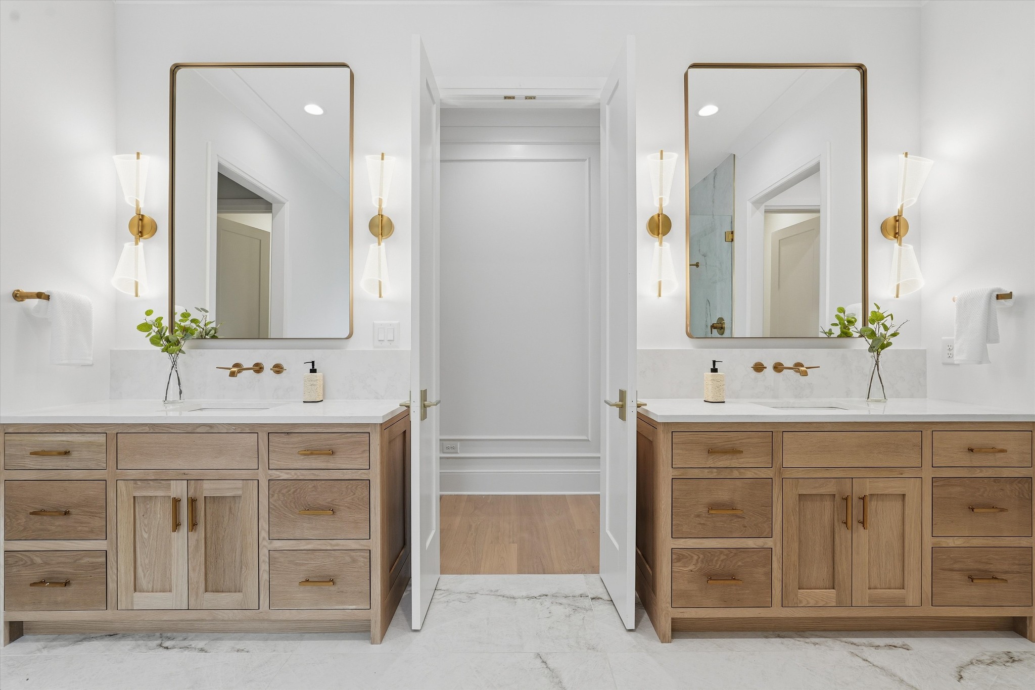 Nashville, Tennessee, 37205, United States, 5 Bedrooms Bedrooms, ,7 BathroomsBathrooms,Residential,For Sale,1990472