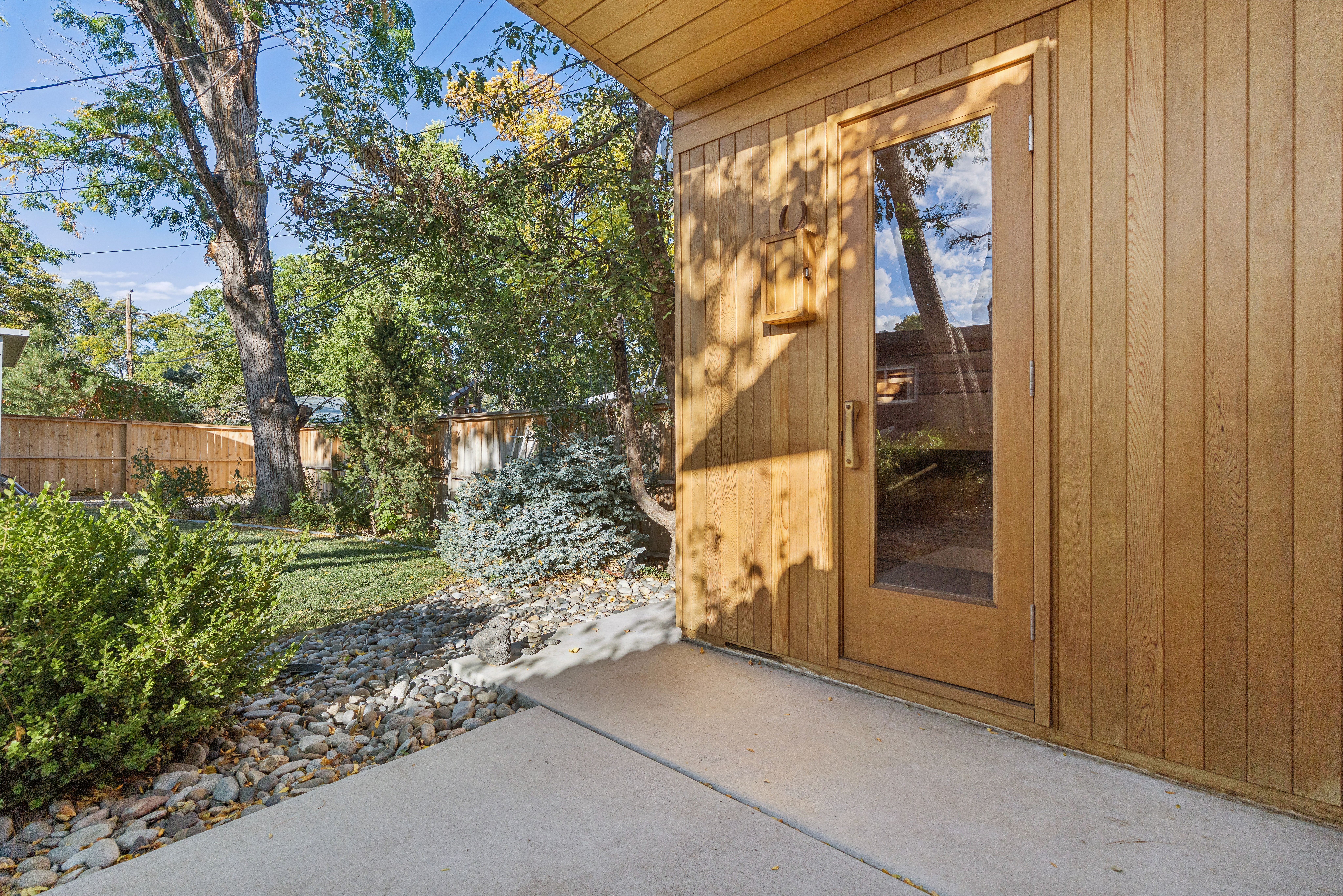  Mid-century modern lives with an effortless connection between indoors and out. - 物件實景