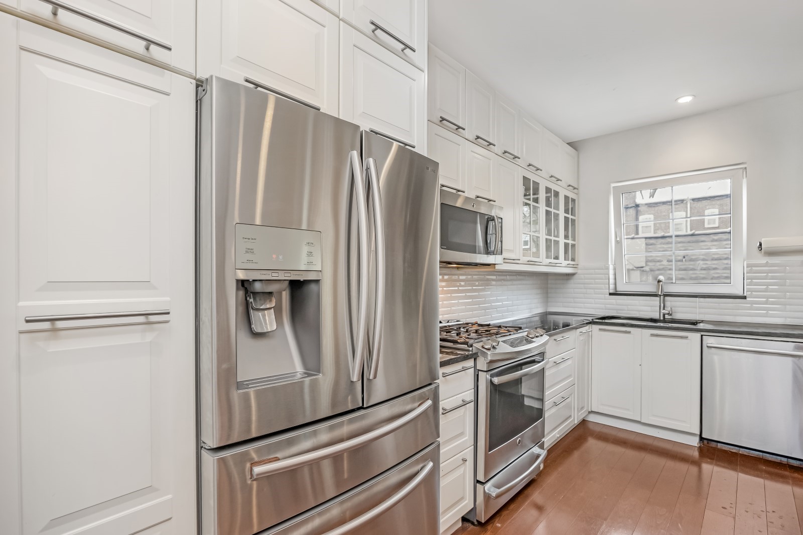 Middle Village, New York, 11379, United States, 3 Bedrooms Bedrooms, ,2 BathroomsBathrooms,Residential,For Sale,2001755