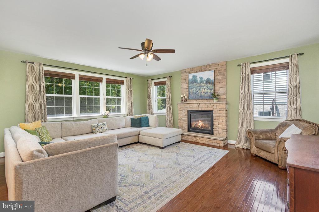 Fredericksburg, Virginia, 22406, United States, 5 Bedrooms Bedrooms, ,4 BathroomsBathrooms,Residential,For Sale,1932908