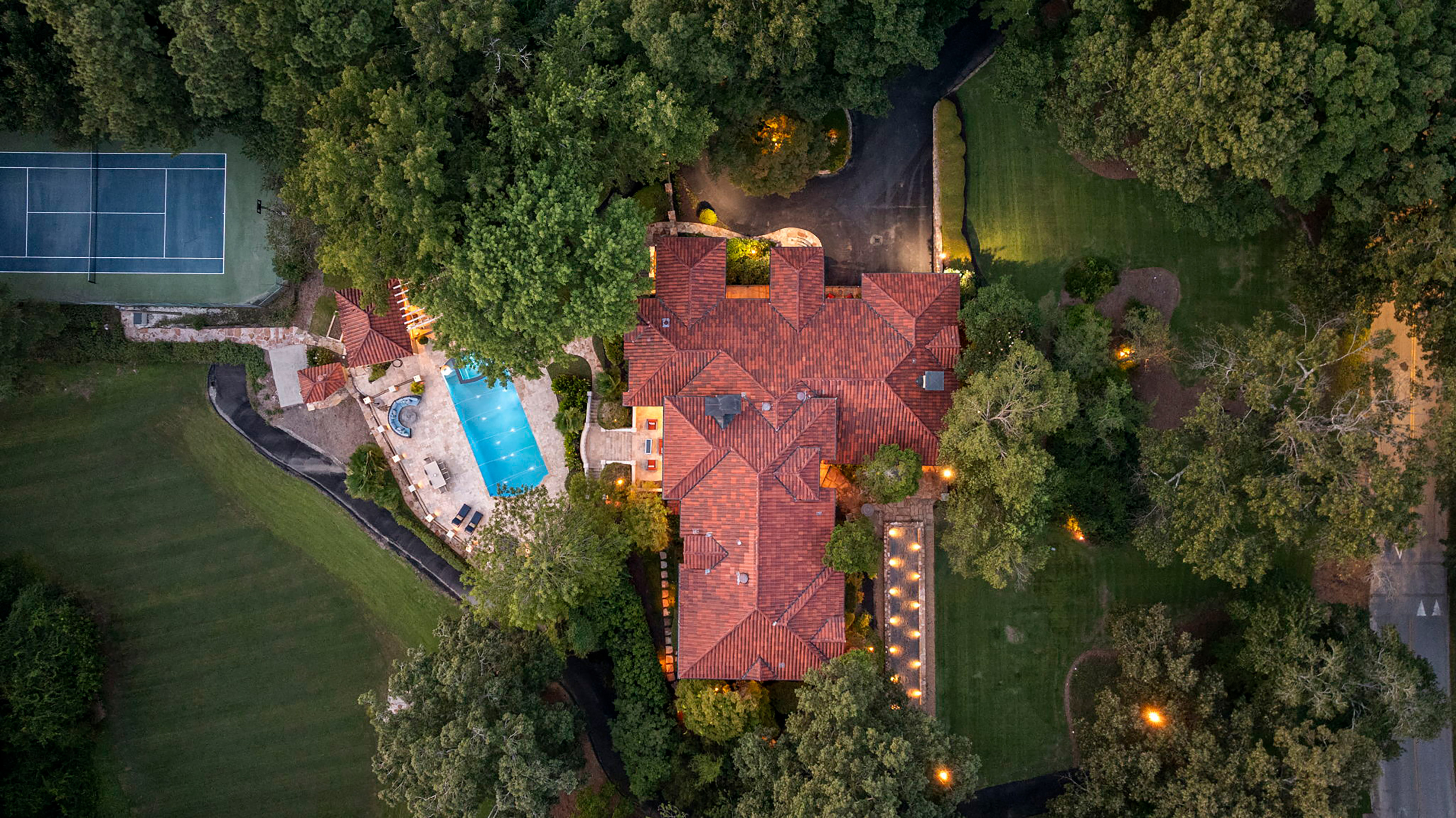  Remarkable Spanish-style Estate on 3.8+/- Private Acres - 物件實景