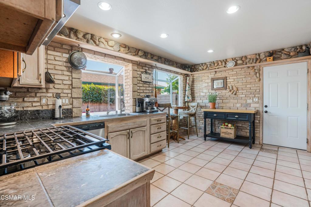 Moorpark, California, 93021, United States, 2 Bedrooms Bedrooms, ,2 BathroomsBathrooms,Residential,For Sale,1935998