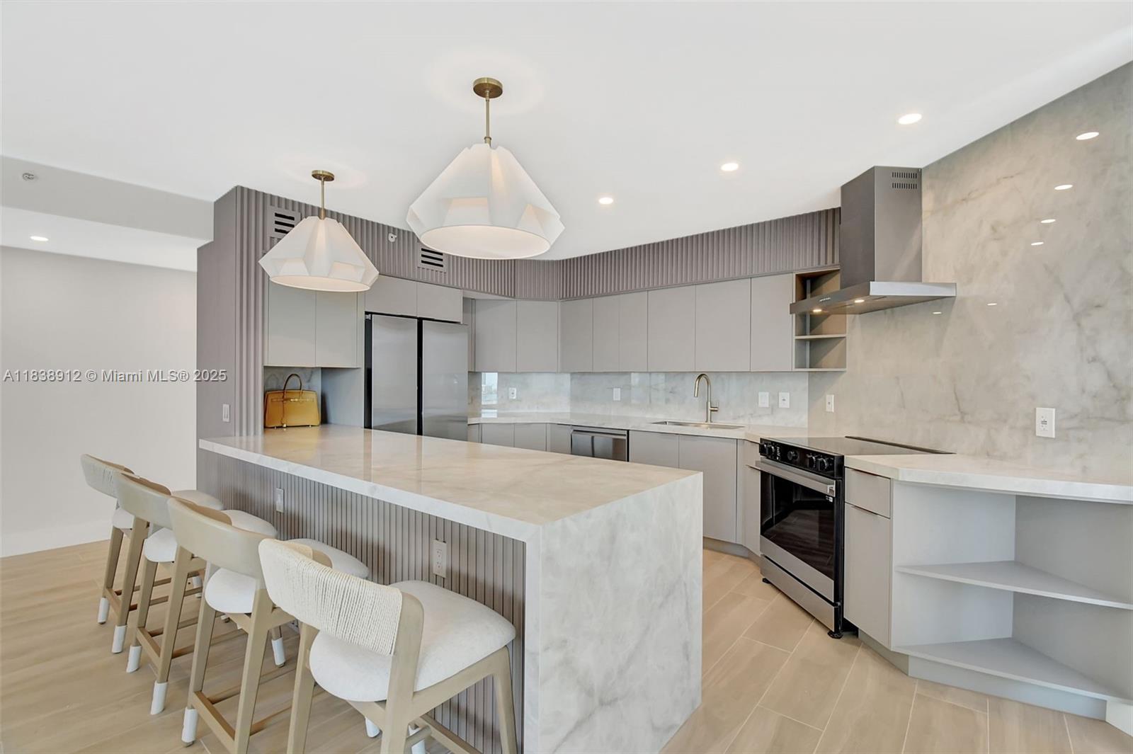Aventura, Florida, 33180, United States, 2 Bedrooms Bedrooms, ,3 BathroomsBathrooms,Residential,For Sale,1910809
