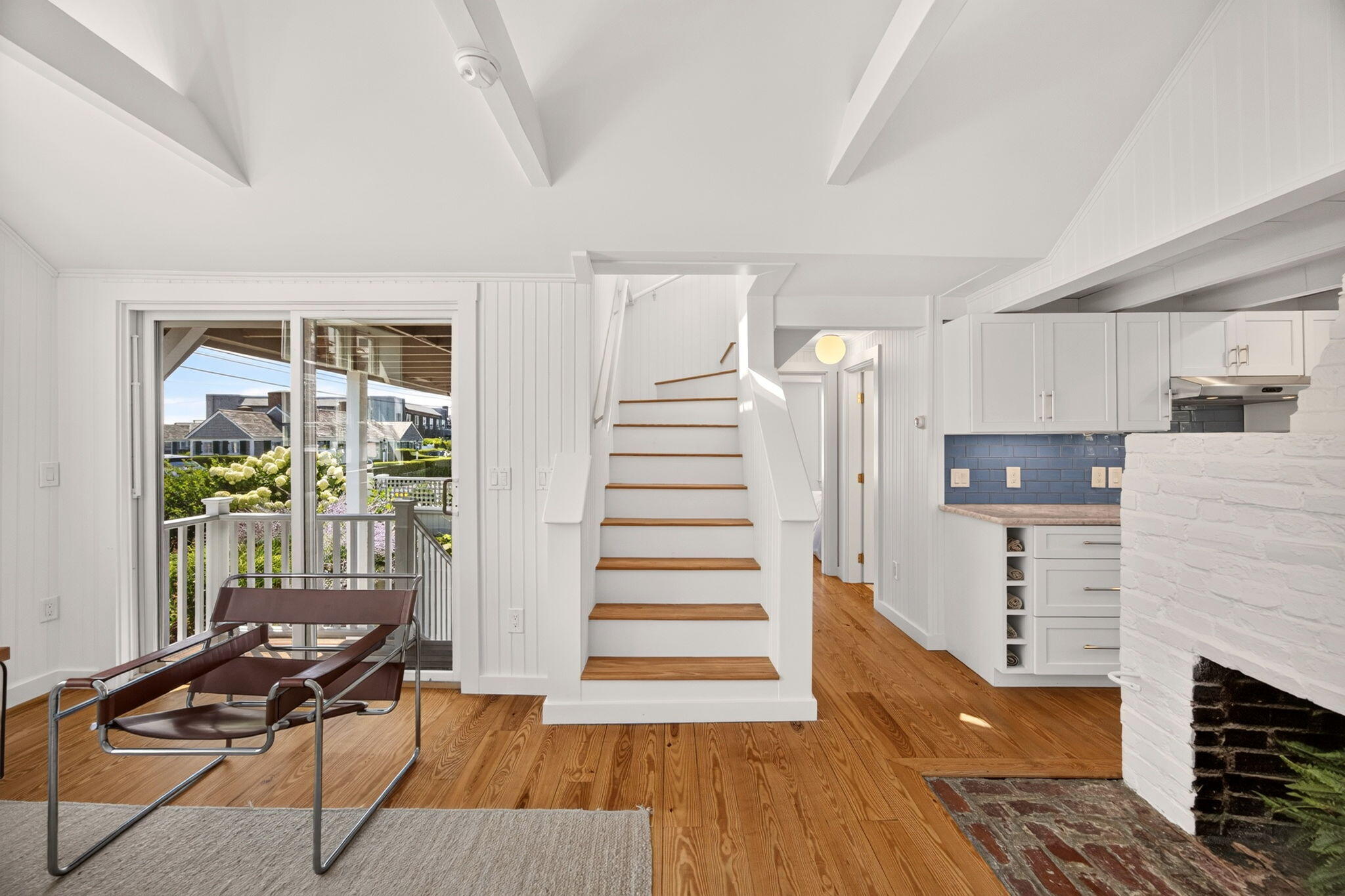 West End Elegance with Water Views, Private Gardens & Two-Car Parking - 物件實景