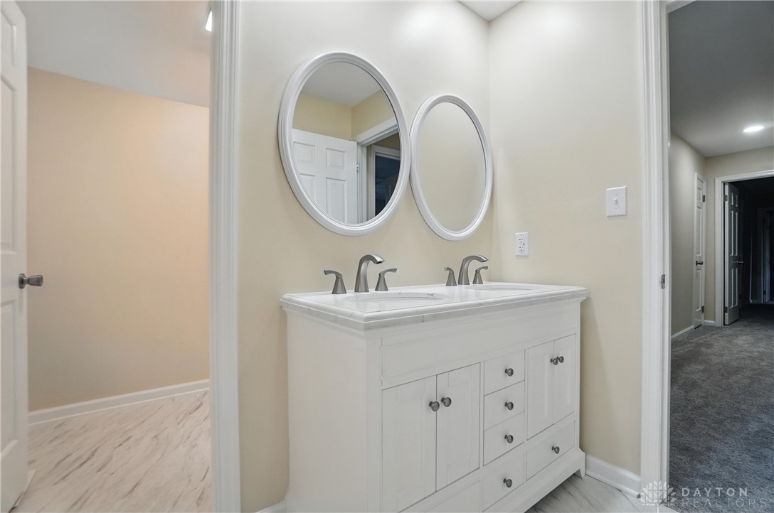 Kettering, Ohio, 45440, United States, 6 Bedrooms Bedrooms, ,3 BathroomsBathrooms,Residential,For Sale,1913800