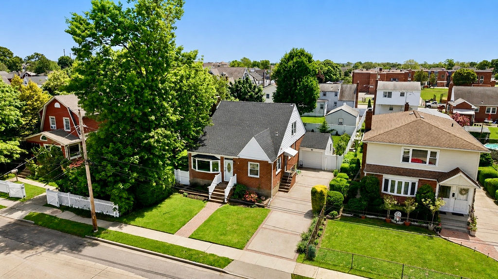East Rockaway, New York, 11518, United States, 4 Bedrooms Bedrooms, ,2 BathroomsBathrooms,Residential,For Sale,2048552