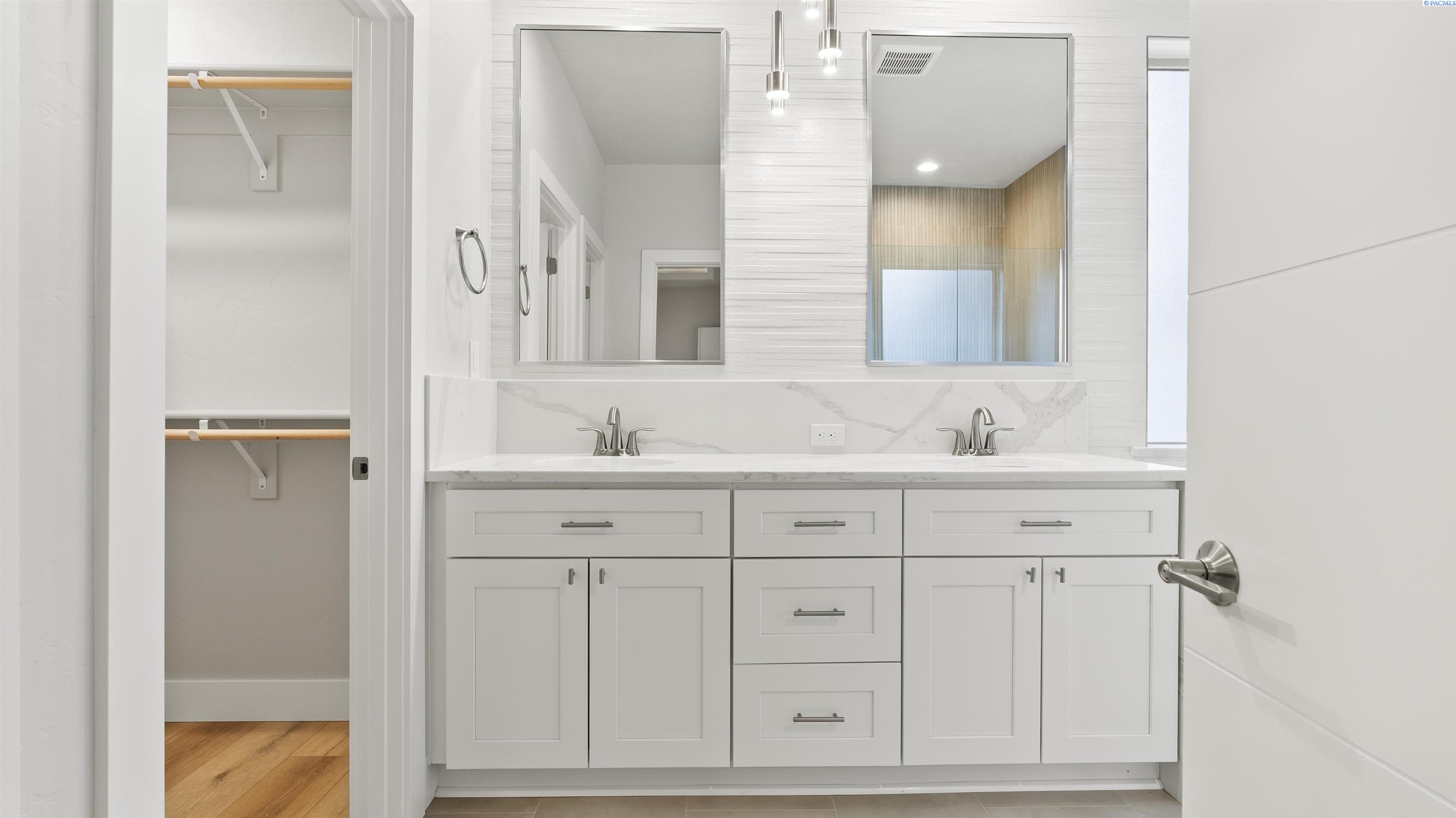 Richland, Washington, 99352, United States, 3 Bedrooms Bedrooms, ,2 BathroomsBathrooms,Residential,For Sale,1991742