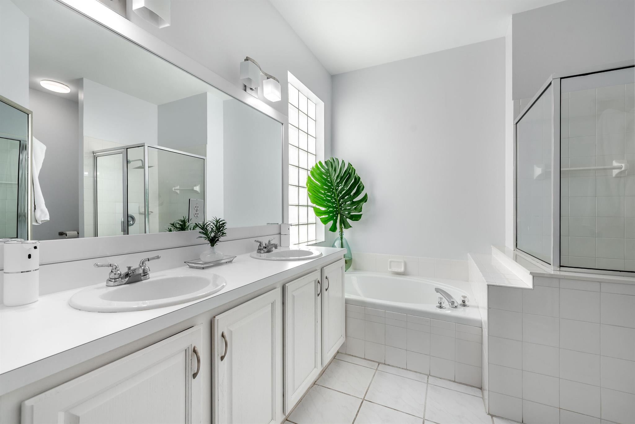 Greenacres, Florida, 33413, United States, 3 Bedrooms Bedrooms, ,2 BathroomsBathrooms,Residential,For Sale,1998003