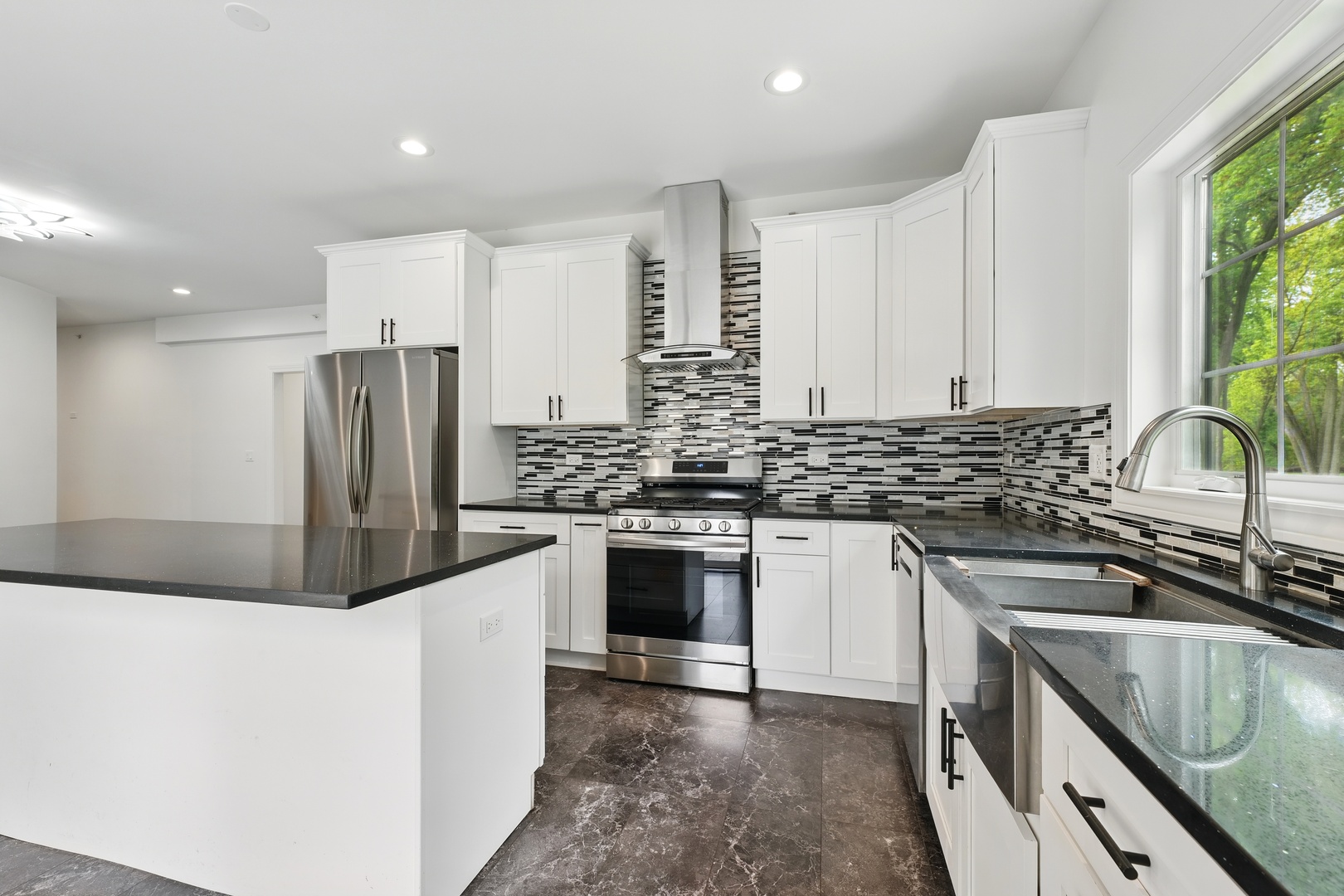 Arlington Heights, Illinois, 60004, United States, 4 Bedrooms Bedrooms, ,4 BathroomsBathrooms,Residential,For Sale,1838392