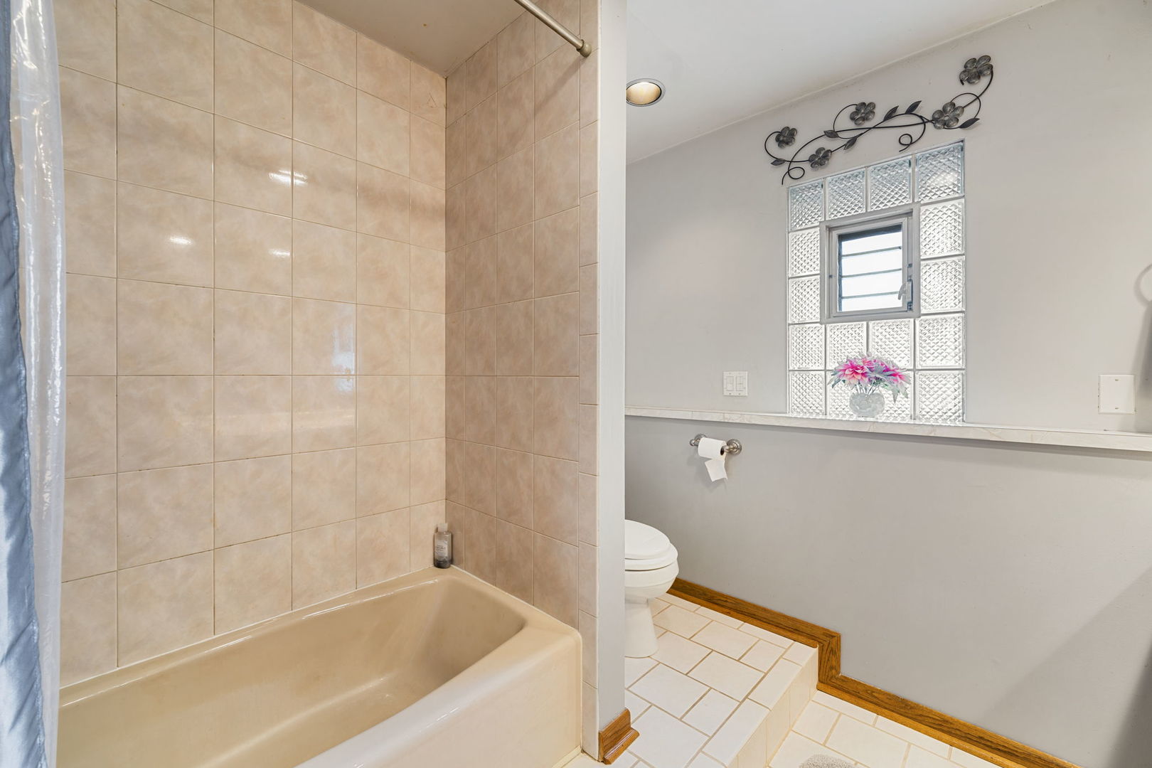 Chicago, Illinois, 60631, United States, 6 Bedrooms Bedrooms, ,4 BathroomsBathrooms,Residential,For Sale,1920979
