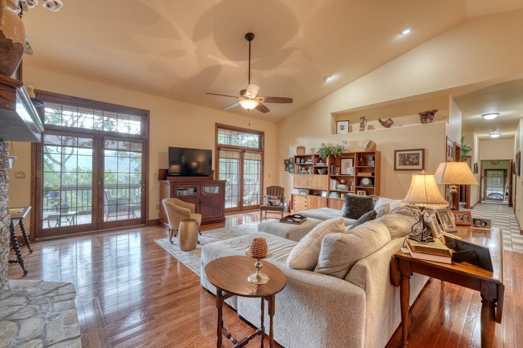 Murphy, North Carolina, 28906, United States, 3 Bedrooms Bedrooms, ,2 BathroomsBathrooms,Residential,For Sale,1926977