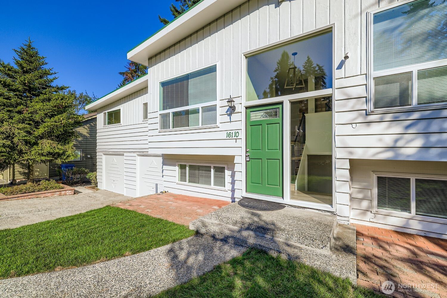 Shoreline, Washington, 98133, United States, 9 Bedrooms Bedrooms, ,1 BathroomBathrooms,Residential,For Sale,1984039