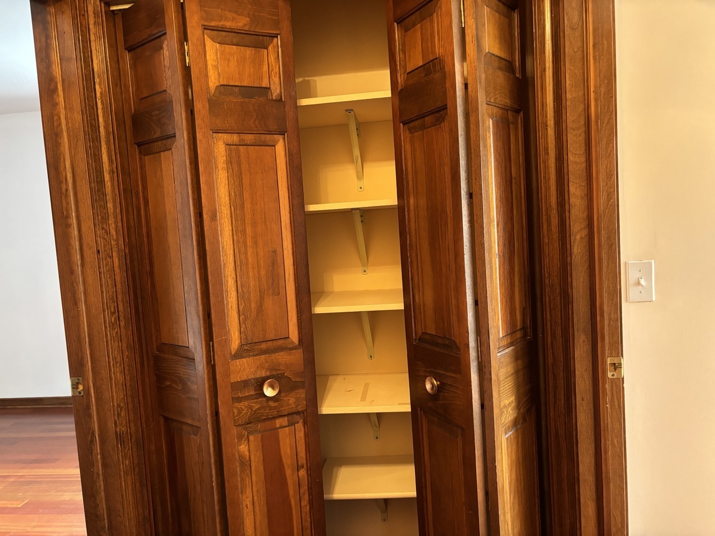 Hoffman Estates, Illinois, 60010, United States, 5 Bedrooms Bedrooms, ,3 BathroomsBathrooms,Residential,For Sale,1989423