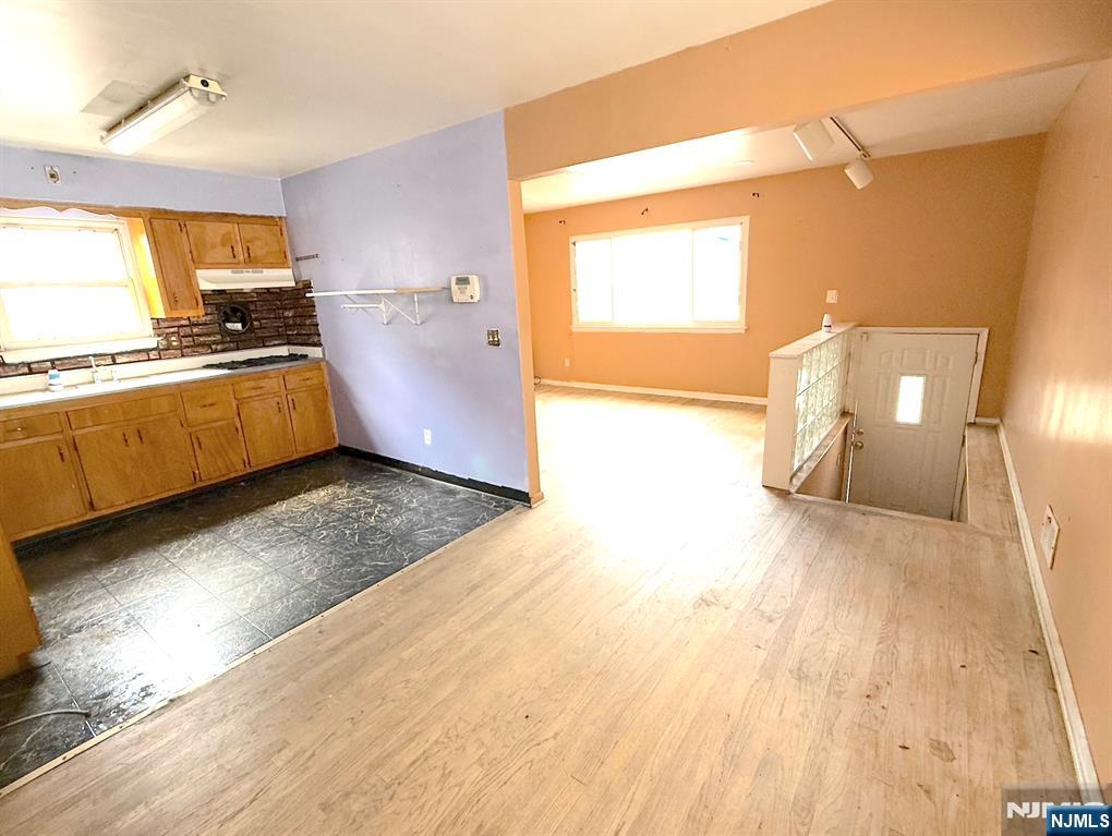 North Bergen, New Jersey, 07047, United States, 3 Bedrooms Bedrooms, ,2 BathroomsBathrooms,Residential,For Sale,1875990