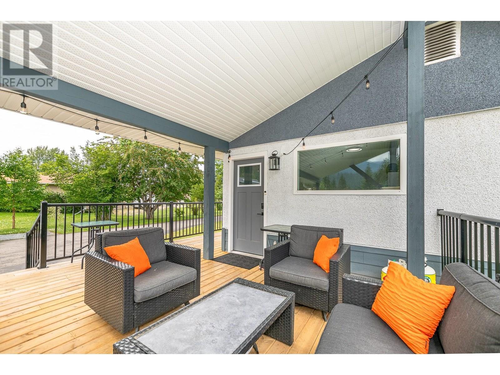 SICAMOUS, British Columbia, V0E 2V4, CA, 3 Bedrooms Bedrooms, ,2 BathroomsBathrooms,Residential,For Sale,1903862