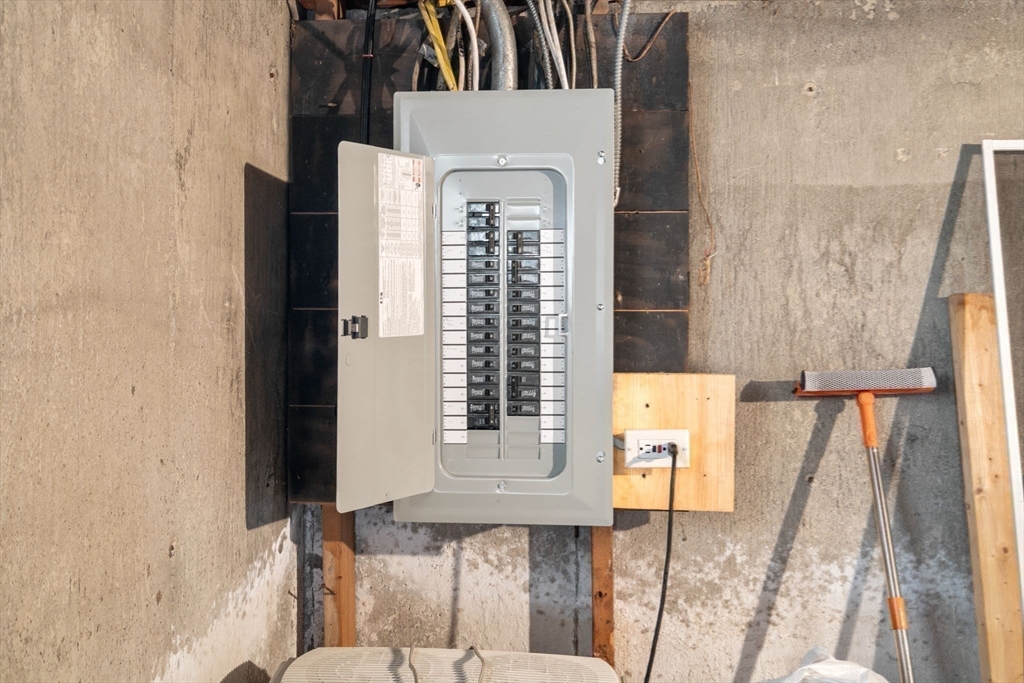 Lowell, Massachusetts, 01851, United States, 4 Bedrooms Bedrooms, ,2 BathroomsBathrooms,Residential,For Sale,1987726