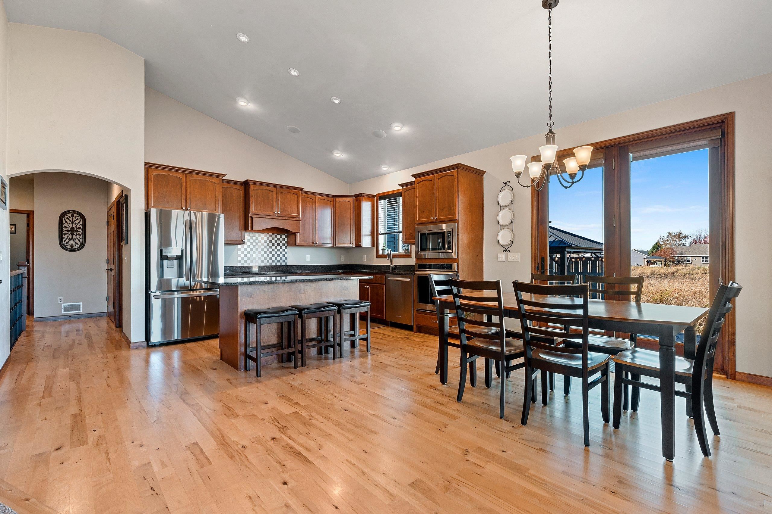 NEENAH, Wisconsin, 54956, United States, 3 Bedrooms Bedrooms, ,3 BathroomsBathrooms,Residential,For Sale,1986561