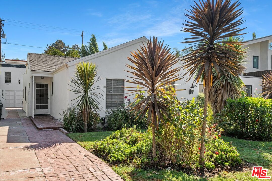 West Hollywood, California, 90046, United States, 4 Bedrooms Bedrooms, ,4 BathroomsBathrooms,Residential,For Sale,1840253