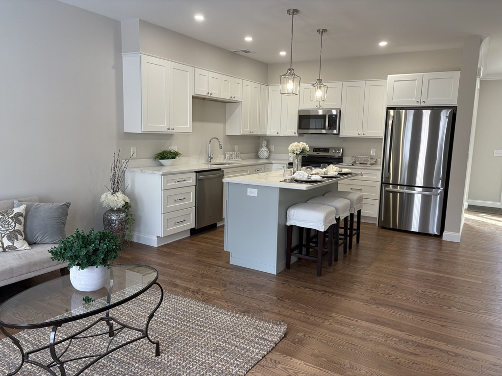 Worcester, Massachusetts, 01606, United States, 3 Bedrooms Bedrooms, ,3 BathroomsBathrooms,Residential,For Sale,1992999