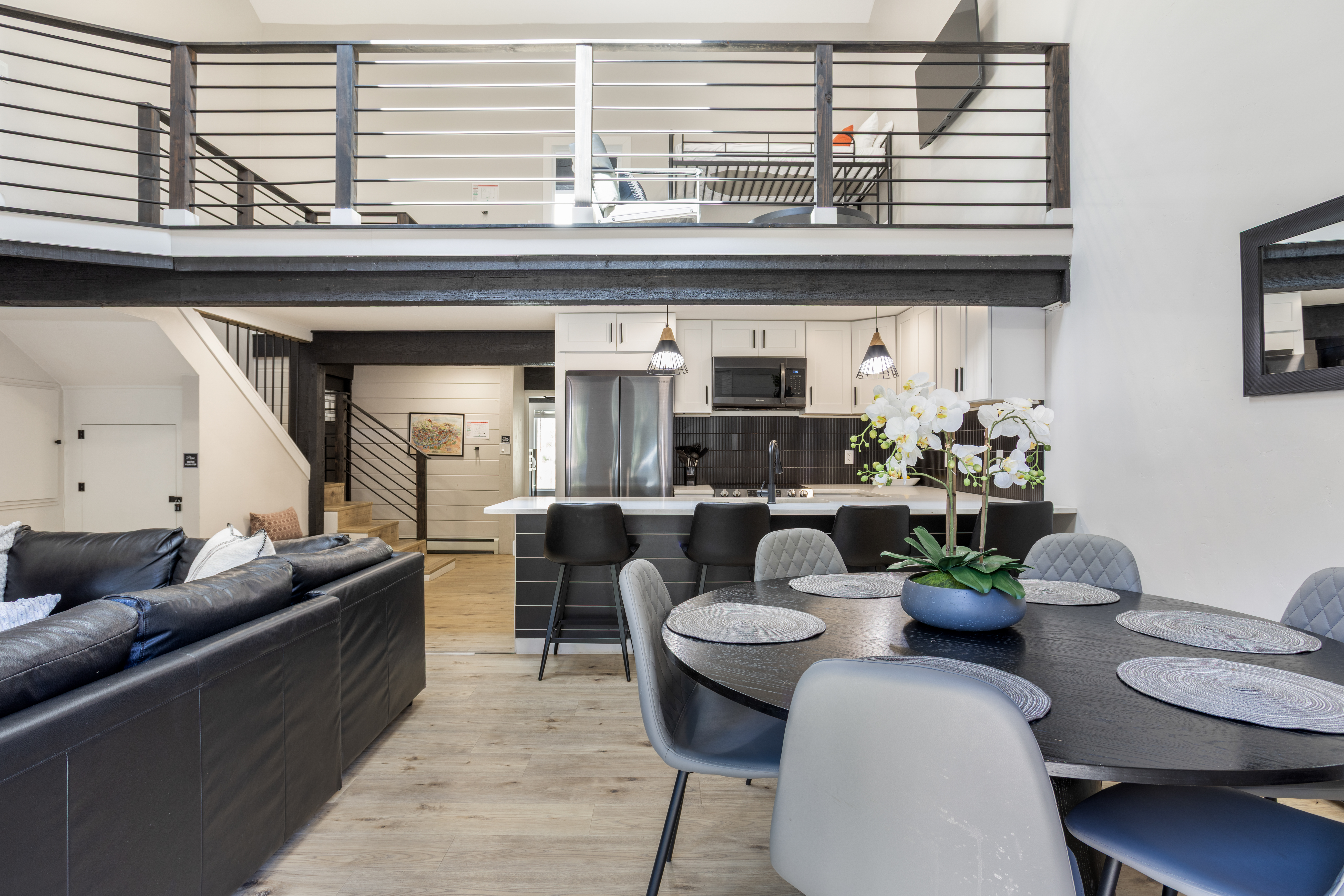  Beautifully Renovated Residence in the Interlochen Neighborhood - 物件實景