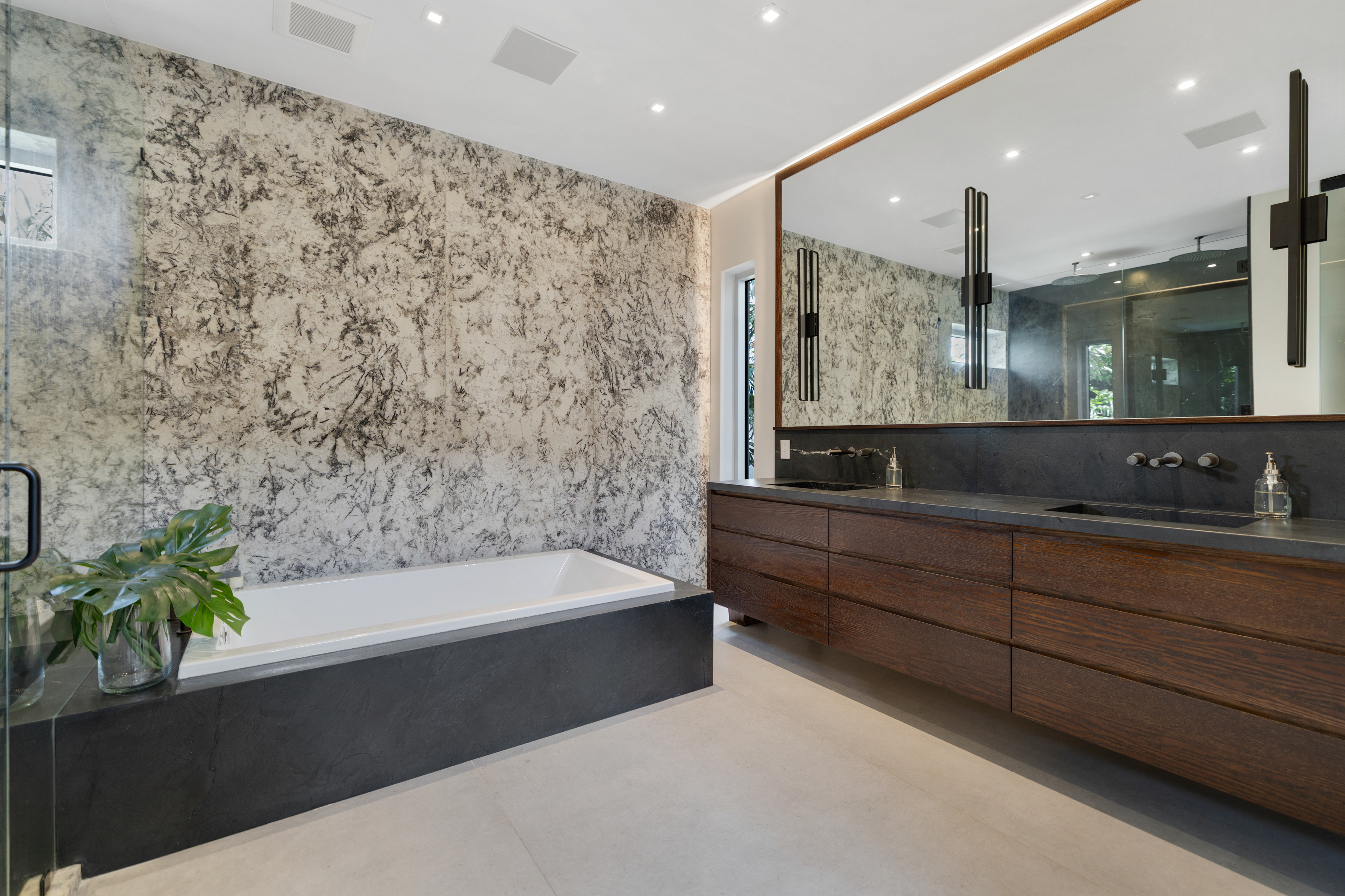  1379 N Venetian Way, Miami, FL, 33139 - 物件實景