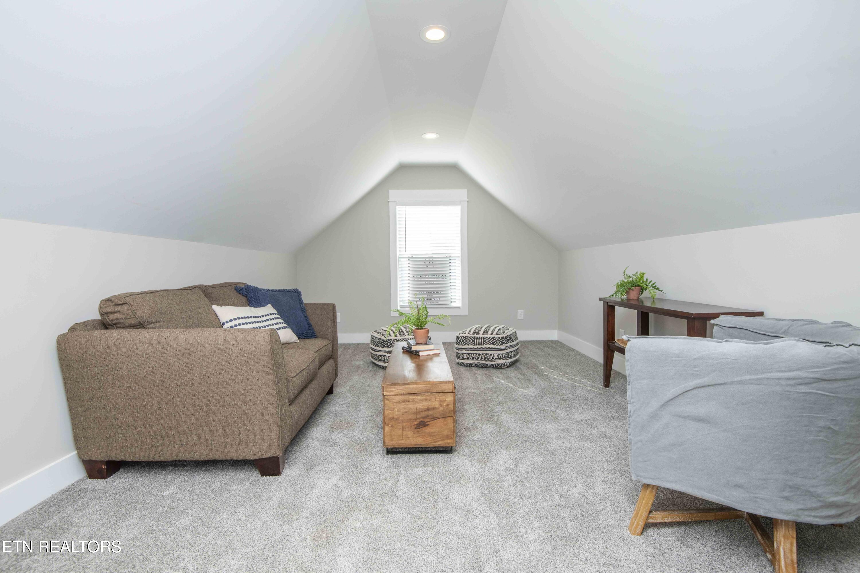Loudon, Tennessee, 37774, United States, 3 Bedrooms Bedrooms, ,2 BathroomsBathrooms,Residential,For Sale,1879743