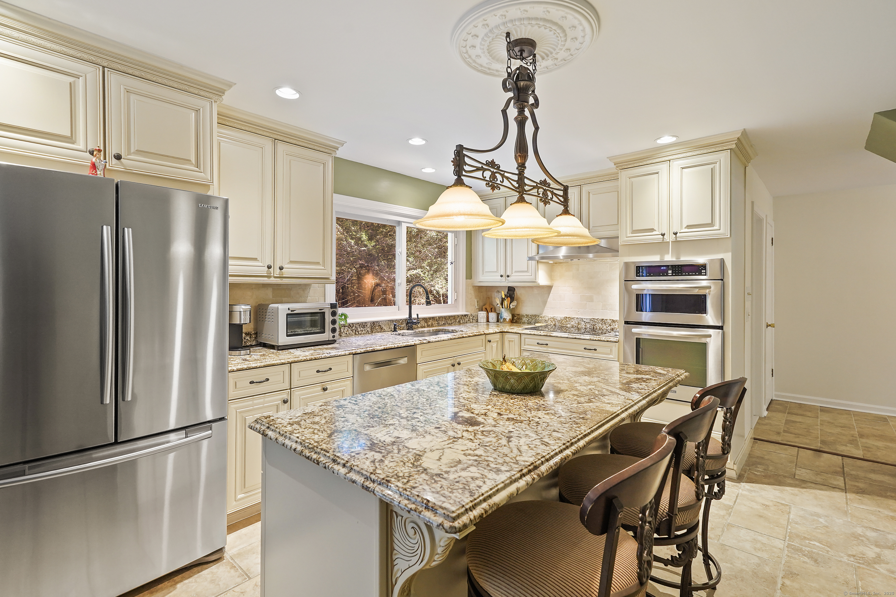 Brookfield, Connecticut, 06804, United States, 4 Bedrooms Bedrooms, ,3 BathroomsBathrooms,Residential,For Sale,1969368