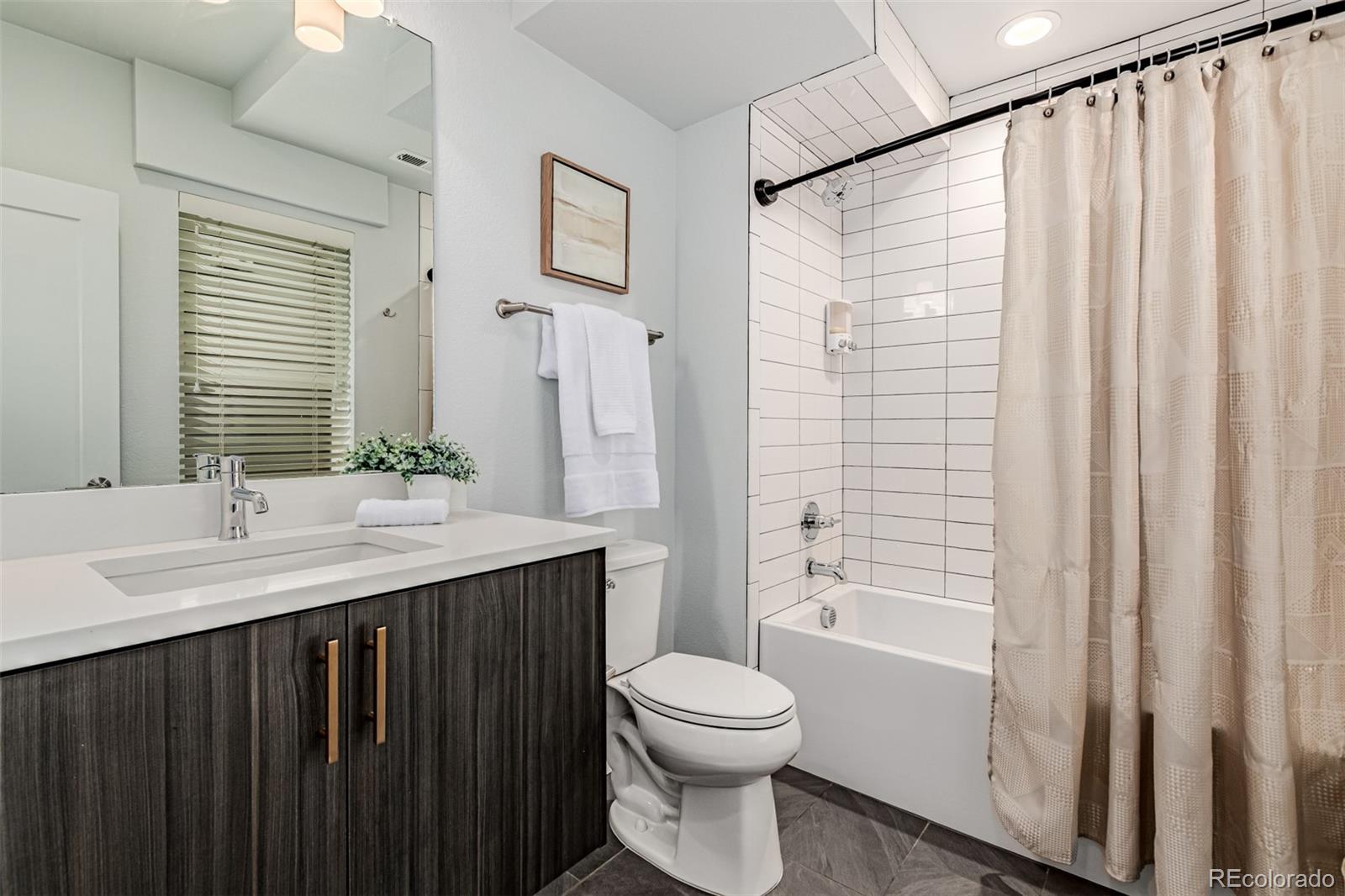 Denver, Colorado, 80204, United States, 3 Bedrooms Bedrooms, ,1 BathroomBathrooms,Residential,For Sale,1990930