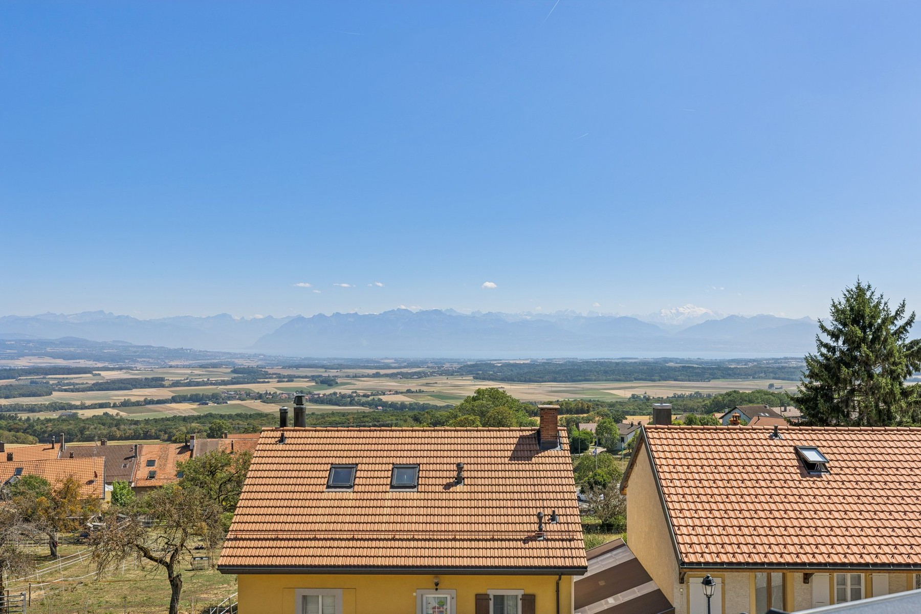  Elegant apartment with a mezzanine and exceptional panoramic views of the lake a - 物件實景