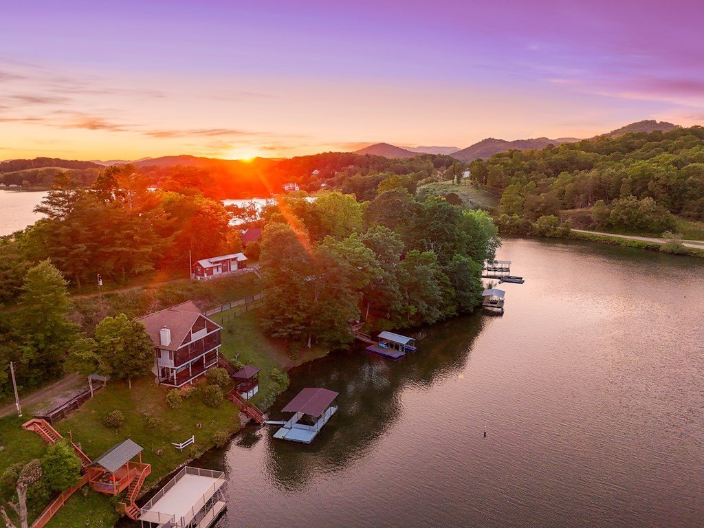 Hayesville, North Carolina, 28904, United States, 3 Bedrooms Bedrooms, ,4 BathroomsBathrooms,Residential,For Sale,1831924