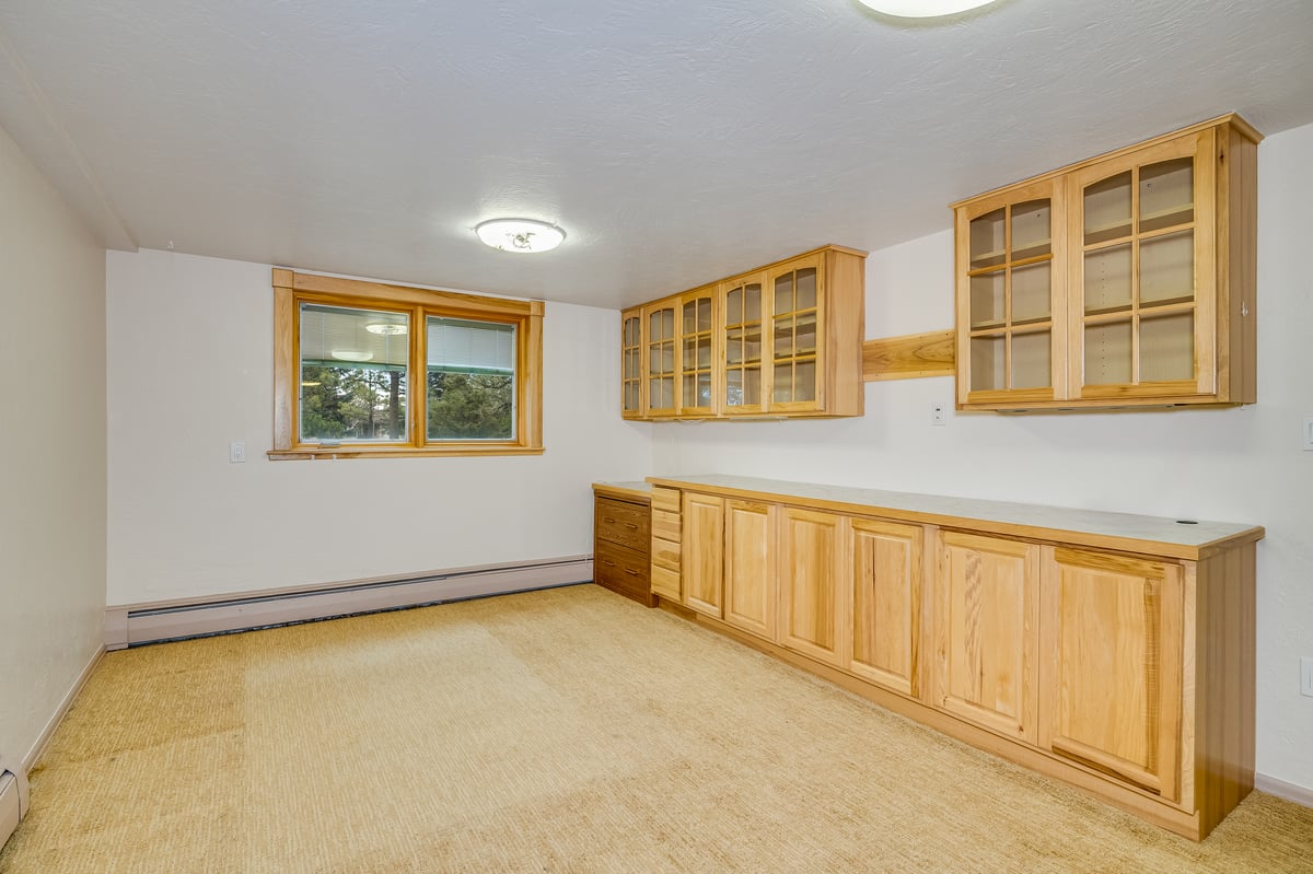 Cheyenne, Wyoming, 82009, United States, 5 Bedrooms Bedrooms, ,3 BathroomsBathrooms,Residential,For Sale,1981305