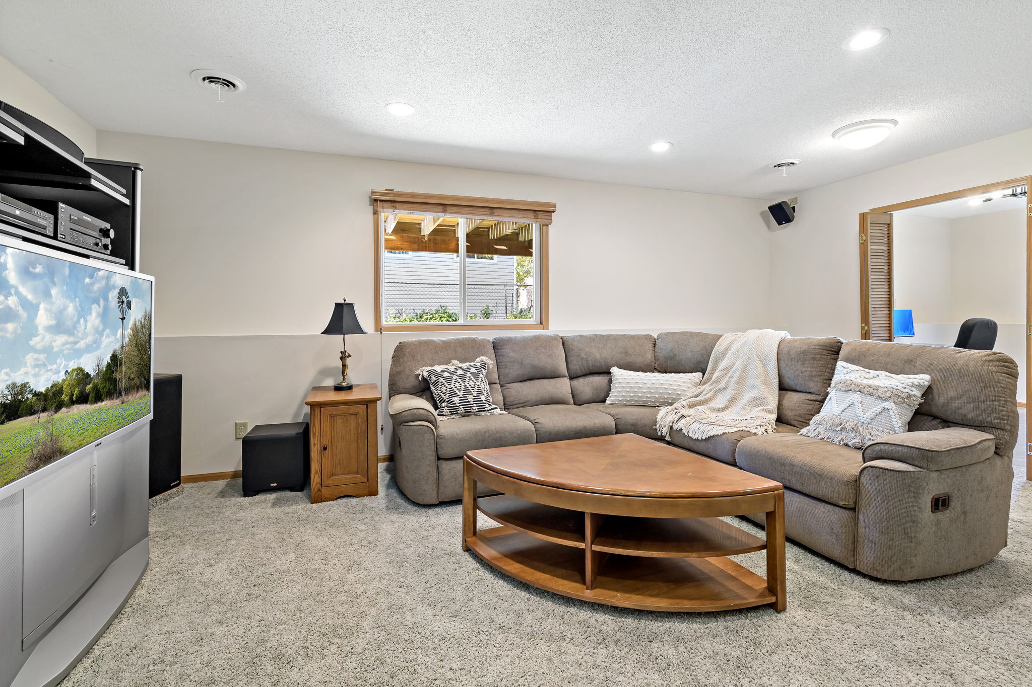  Effortless Living in a Beautifully Updated Twin Home - 物件實景