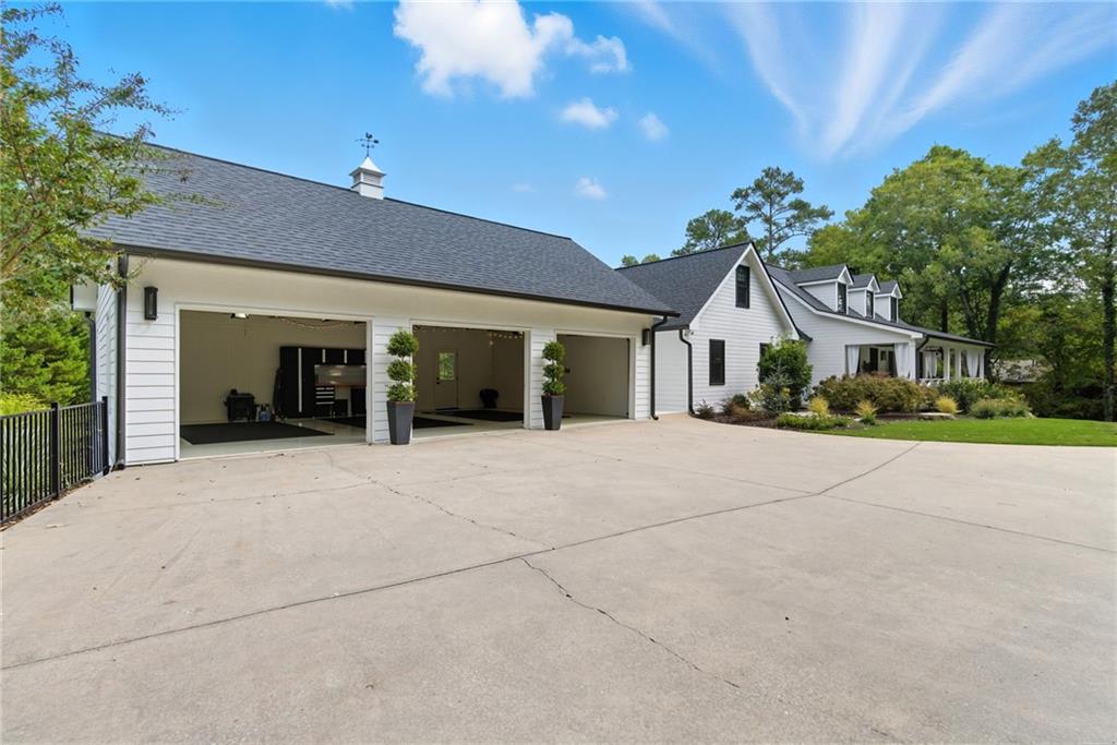 Alpharetta, Georgia, 30005, United States, 4 Bedrooms Bedrooms, ,6 BathroomsBathrooms,Residential,For Sale,1983404