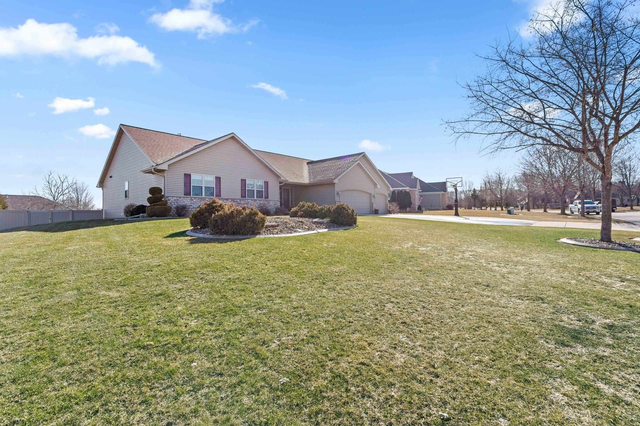 DE PERE, Wisconsin, 54115, United States, 5 Bedrooms Bedrooms, ,4 BathroomsBathrooms,Residential,For Sale,2048678