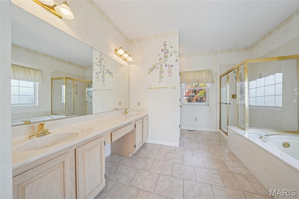 Ballwin, Missouri, 63021, United States, 4 Bedrooms Bedrooms, ,3 BathroomsBathrooms,Residential,For Sale,1989347