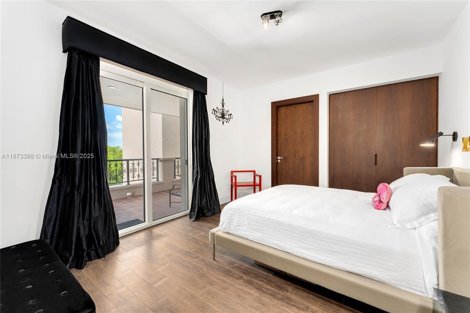 Miami, Florida, 33109, United States, 3 Bedrooms Bedrooms, ,3 BathroomsBathrooms,Residential,For Sale,1940936