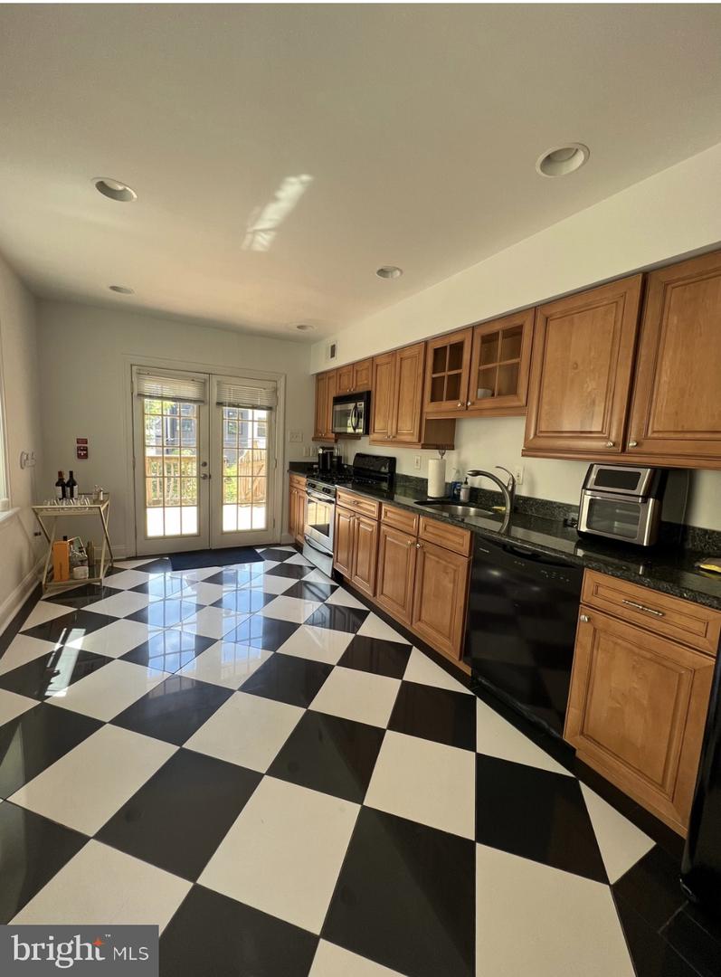 2022 Fitzwater Street, Philadelphia, Pennsylvania, 19146, United States, ,Residential,For Sale,2022 Fitzwater Street,1413879
