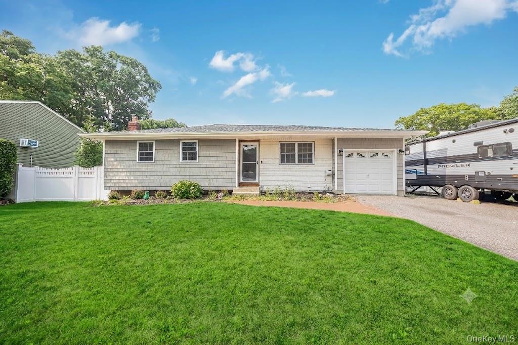 Cherokee St, Ronkonkoma, NY 11779