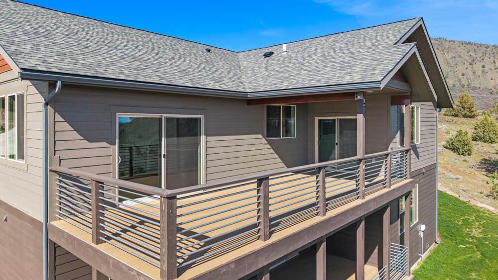 Klamath Falls, Oregon, 97601, United States, 3 Bedrooms Bedrooms, ,4 BathroomsBathrooms,Residential,For Sale,1794380
